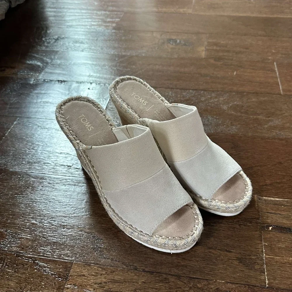 Toms-beige suede wedges-Size 8 - Picture 7 of 10